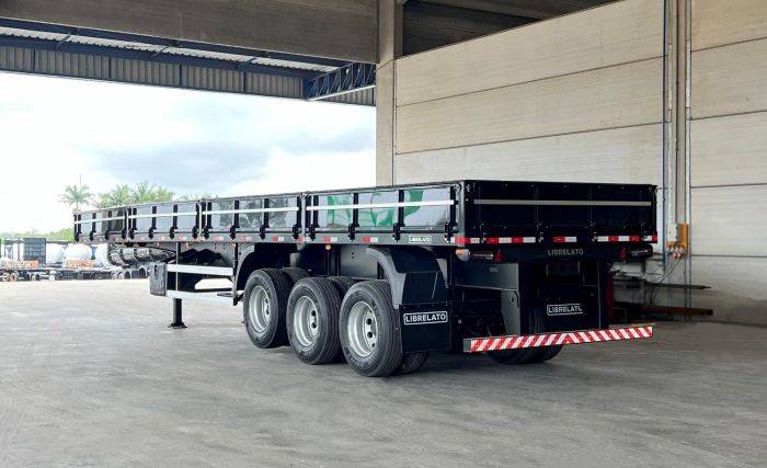 Librelato entrega carreta a cliente contemplado na campanha "Estrada de Prêmios"