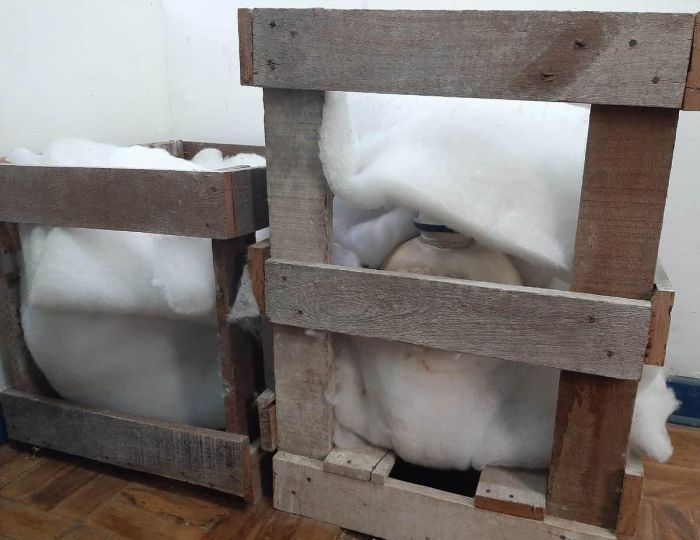 Vasos de Miragaia sendo preparados para a restauraÃ§Ã£o