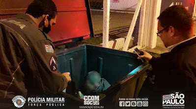 PM encontra morador de rua dentro de lixeira por causa do frio.