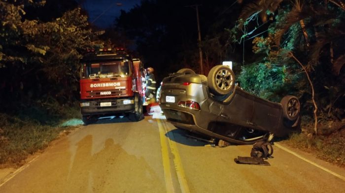 Capotamento no Morro das Baleias deixa uma vítima fatal em São Sebastião
