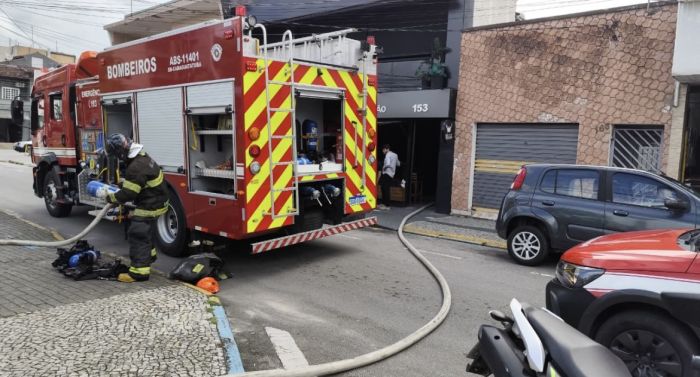 Incêndio atinge restaurante no centro de Caraguatatuba