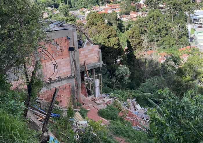 Homem morre soterrado após desmoronamento em área instável de Campos do Jordão