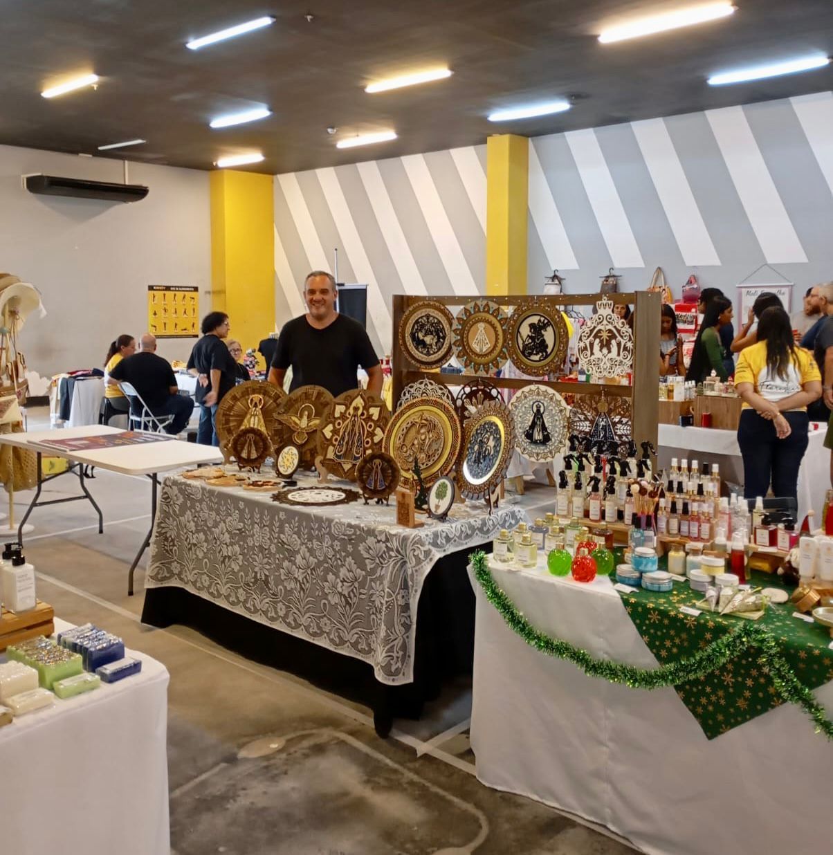 Feira natalina incentiva empreendedorismo local no Shopping Pátio Pinda