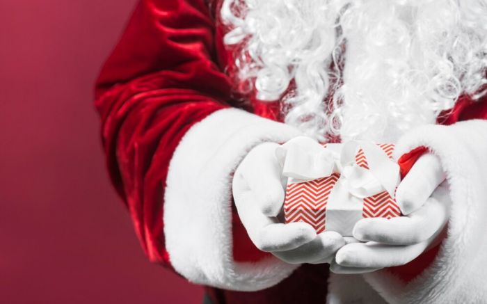 Papai Noel dos Correios inicia entregas e ainda tem mais de 110 mil cartinhas à espera de adoção