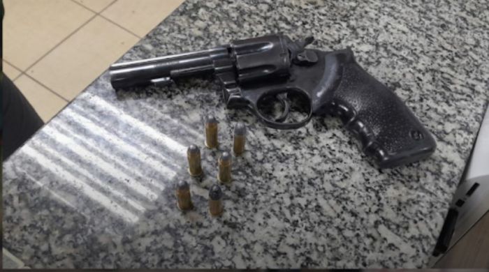 Polícia Militar prende dois suspeitos de homicídio na Avenida Itália, em Taubaté