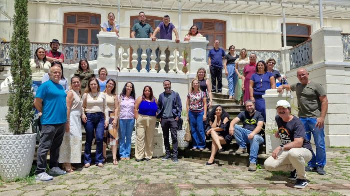 Projetos de Cultura e Educação atendem 1.300 alunos e serão ampliados em Pindamonhangaba em 2026