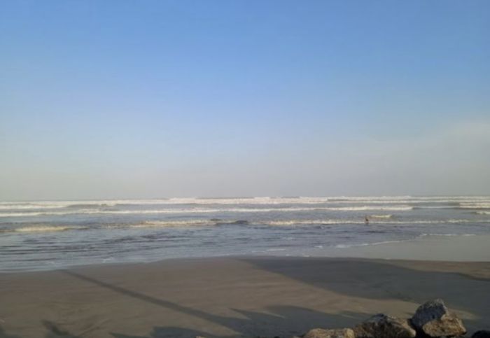 Bombeiros salvam dezenas de banhistas no litoral paulista durante o Natal