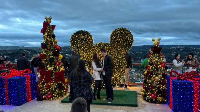 Mickey gigante ilumina o Natal dos Sonhos em Campos do Jordão