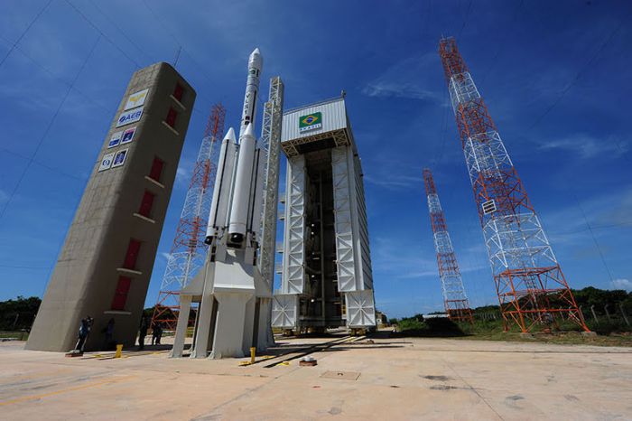 Brasil faz seu primeiro lançamento espacial comercial e entra no mercado global