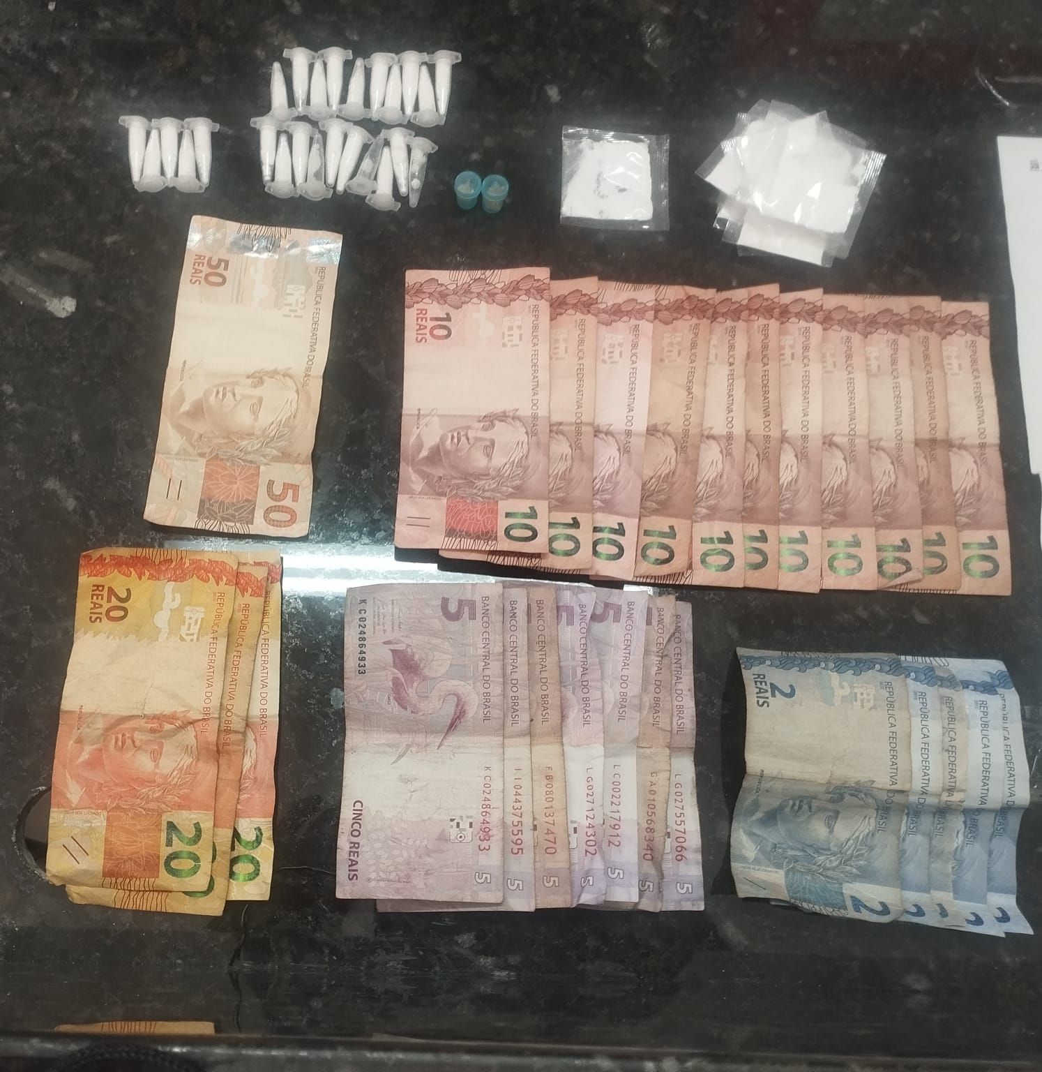 Adolescente é apreendida por tráfico de drogas no sul de Caraguatatuba