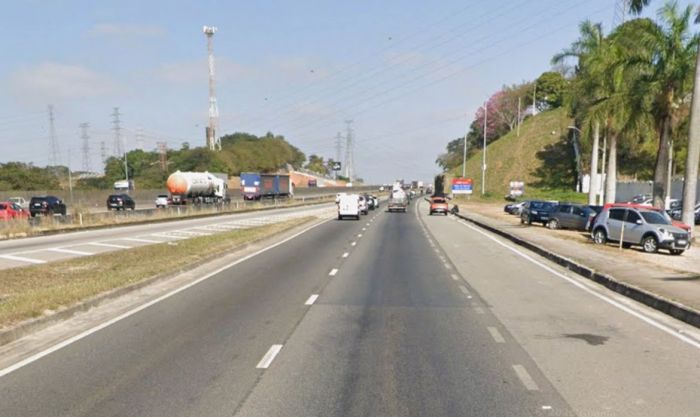 Acidente entre dois carros mobiliza Corpo de Bombeiros em São José dos Campos