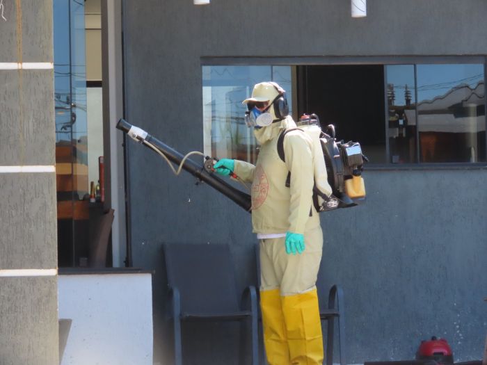 Bairros de Pindamonhangaba recebem nebulização contra mosquito da dengue