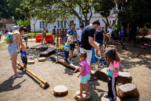 Colégio Poliedro promove programação infantil no aniversário do Parque Vicentina Aranha, em São José dos Campos