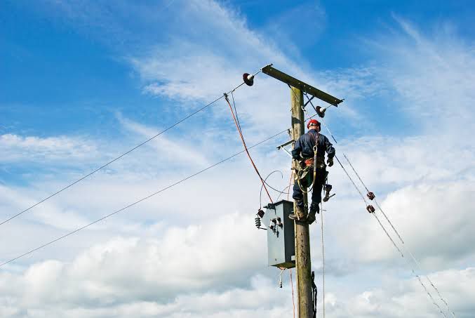Colisões com postes deixaram 14,4 mil imóveis sem energia no Vale no início de 2026