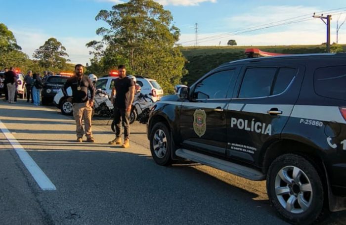 Polícia Civil prende dois suspeitos de matar empresário e incendiar lanchonete em Campos do Jordão