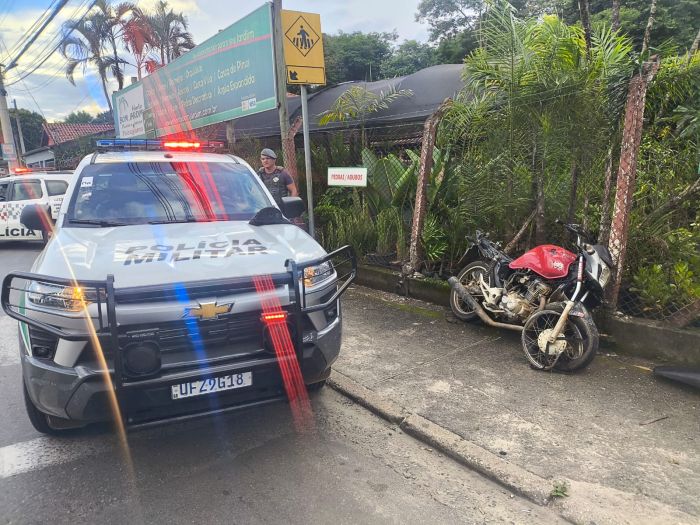 Motociclista tenta fugir da Polícia Ambiental, sofre acidente e é flagrado com droga em Guaratinguetá