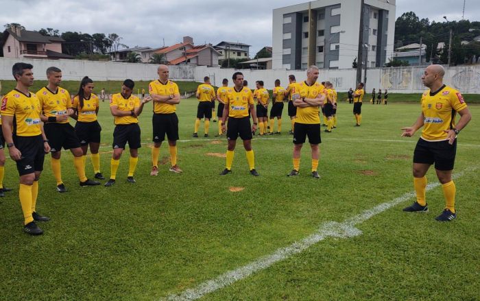 Prefeitura de São José dos Campos certifica novos árbitros formados por instrutora da FIFA