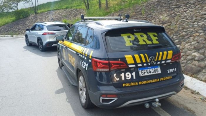 PRF recupera Corolla Cross roubado durante abordagem na Dutra em Guaratinguetá