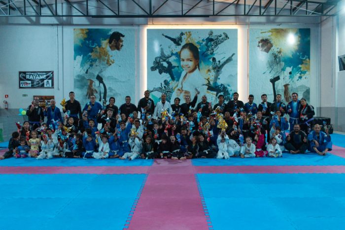 Projeto Rayane distribui ovos de Páscoa para 200 crianças em Pindamonhangaba