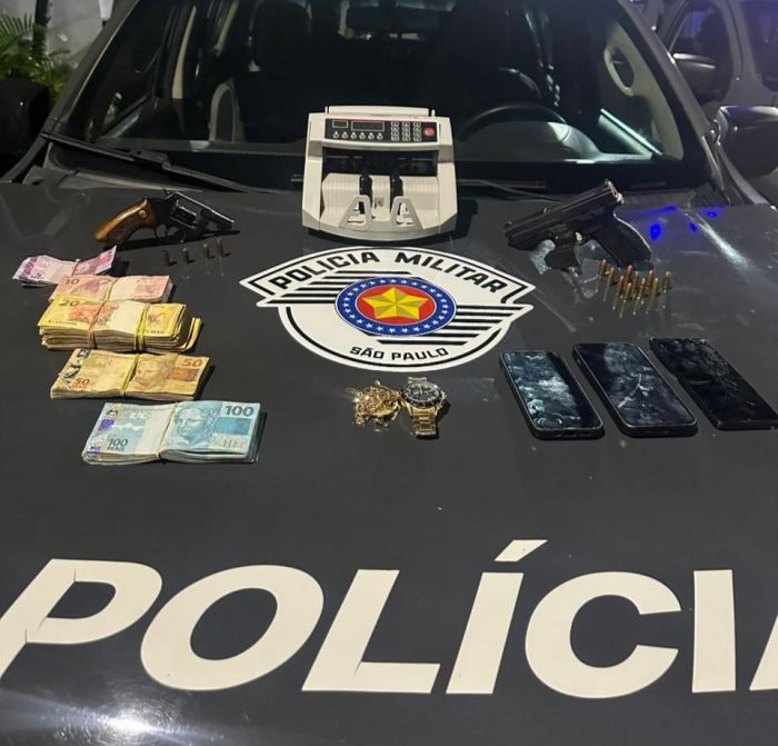 Três homens são presos com armas e mais de R$ 14 mil em Pindamonhangaba