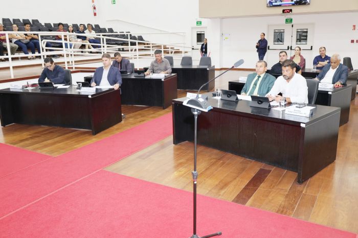 Vereadores aprovam política de acesso gratuito à água e bebedouros para pets em Pindamonhangaba