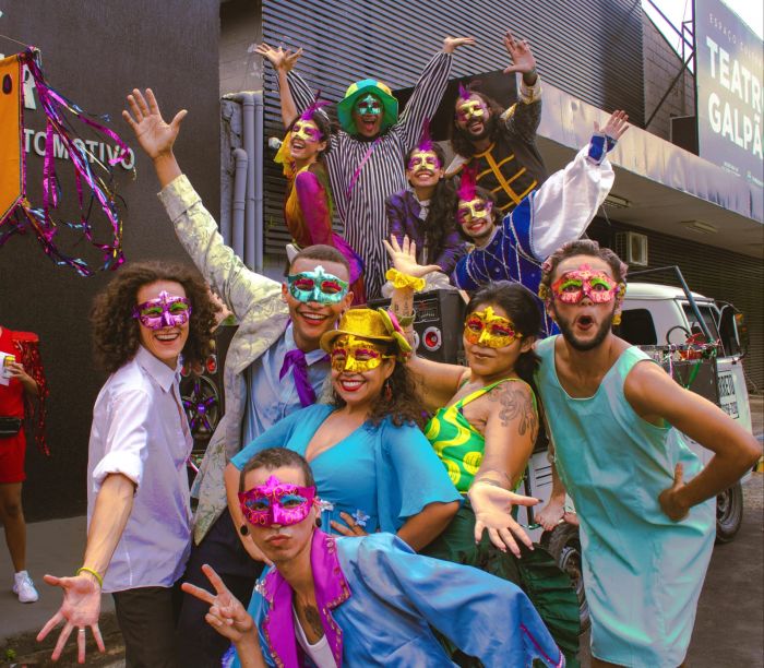 Bloco Não Posso, Tenho Ensaio apresenta desfile com teatro e crítica social no Carnaval de hoje (17) em Pindamonhangaba