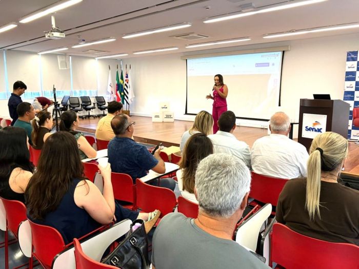 Prefeitura de Pindamonhangaba reúne diretores para fortalecer gestão escolar