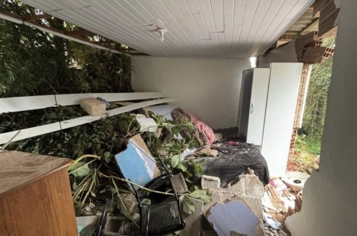 Temporais provocam deslizamentos, deixam famílias desalojadas e mobilizam gabinete de crise em Campos do Jordão