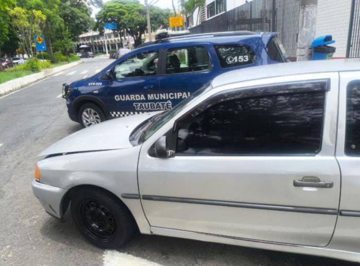 GCM apreende carro com placa adulterada durante monitoramento no centro de Taubaté