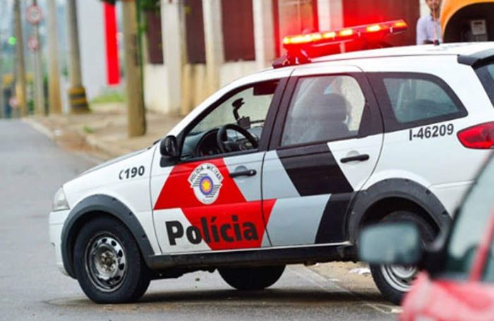 Homem é morto a tiros em via pública na noite de Ano-Novo em Pindamonhangaba