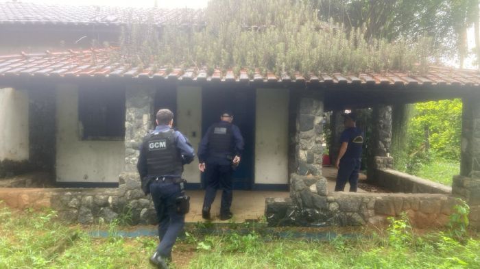 Ação conjunta em imóveis abandonados apreende drogas e detém suspeitos em Pindamonhangaba