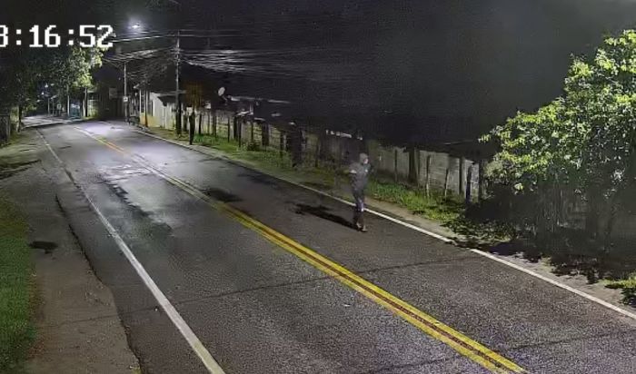 Câmeras ajudam GCM a flagrar furto de cabos e prender suspeito em Pindamonhangaba