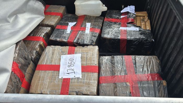 Caminhonete com cerca de 250 quilos de maconha é encontrada após engavetamento na Via Dutra em Caçapava 