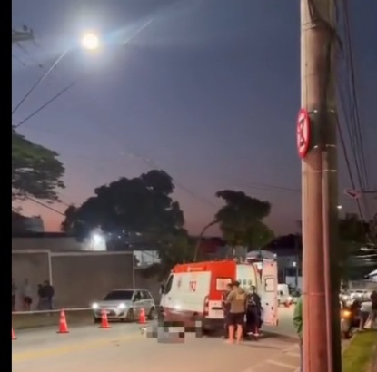 Motociclista morre após colisão frontal com carro em avenida de São José dos Campos