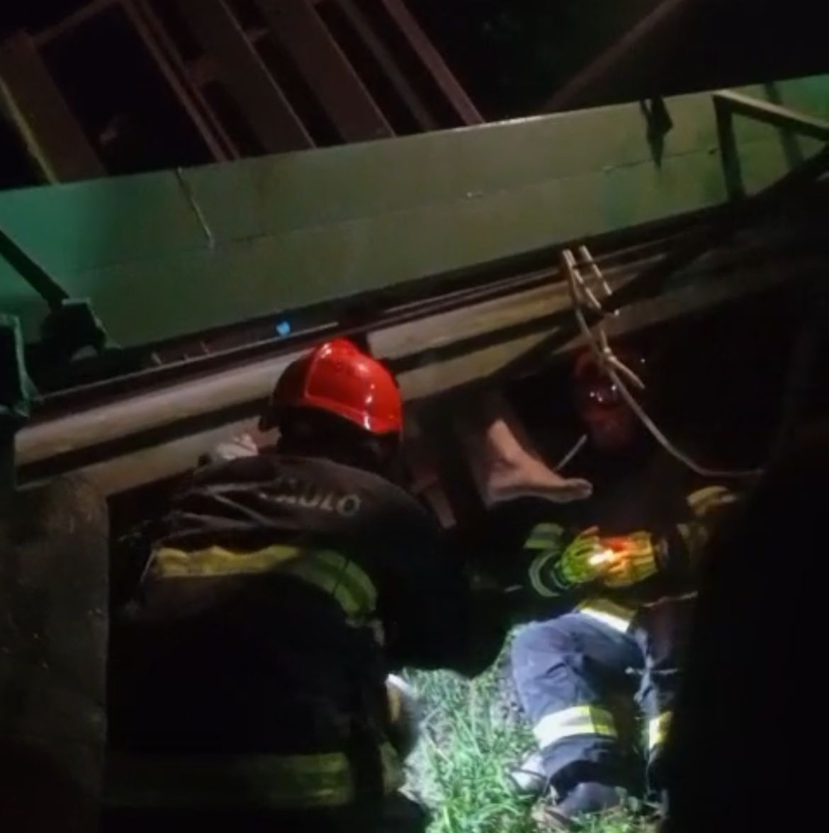Homem é resgatado após acidente com bondinho residencial em Ilhabela