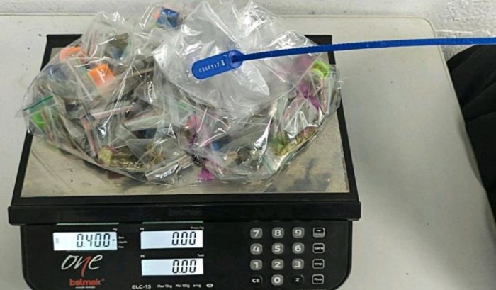 Polícia prende suspeito de esconder drogas em fundo falso de televisão em São José dos Campos