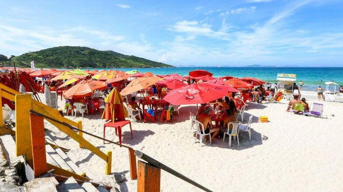 Praias de SP têm regras para som alto, guarda-sol e animais de estimação