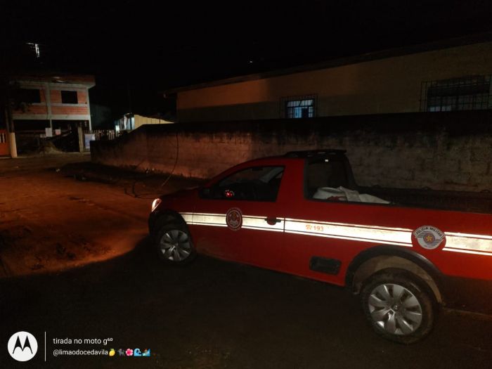Fio de energia rompido mobiliza bombeiros e gera risco em rua de Ubatuba