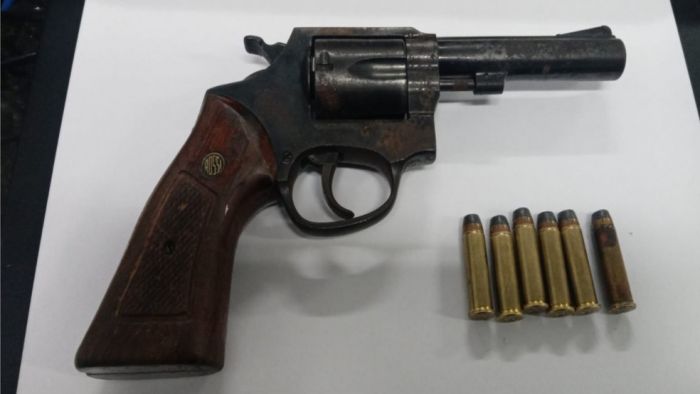 GCM preso em flagrante por tentativa de venda de arma ilegal no litoral de SP