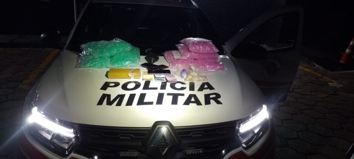 Denúncia de criança abandonada leva PM a apreender drogas em Caraguatatuba