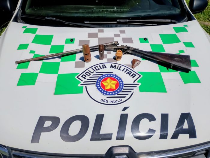 Homem é detido por posse irregular de arma de fogo durante fiscalização ambiental em Paraibuna