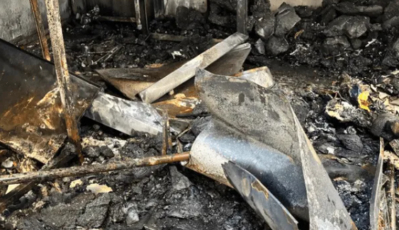 Incêndio atinge contêiner dentro do Mercado Municipal de São José dos Campos