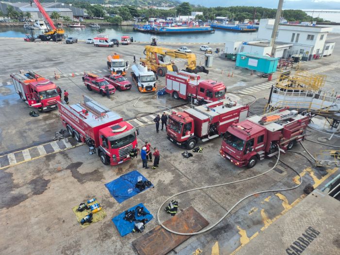 Incêndio em navio no Porto de São Sebastião é encerrado após força-tarefa