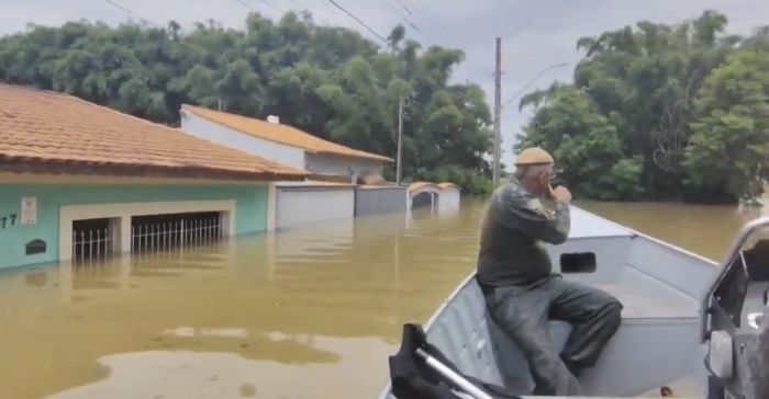 Moradores e animais são resgatados de casas alagadas no Jardim Rony, em Guaratinguetá