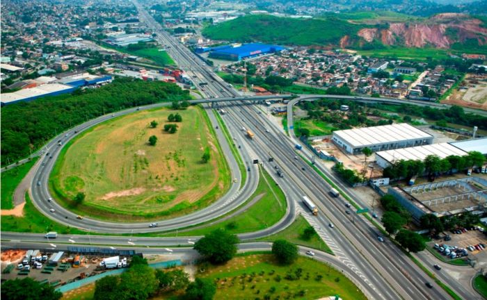 Mais de 1,6 milhão de veículos devem circular pela Dutra e Rio-Santos no feriado de Páscoa