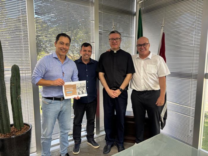 Prefeito recebe deputado federal Márcio Alvino para discutir recursos e prioridades para Pindamonhangaba