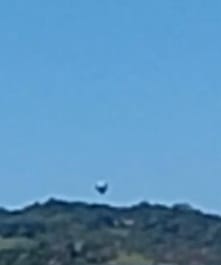 Morador captura momento da queda de balão na zona rural de Natividade da Serra