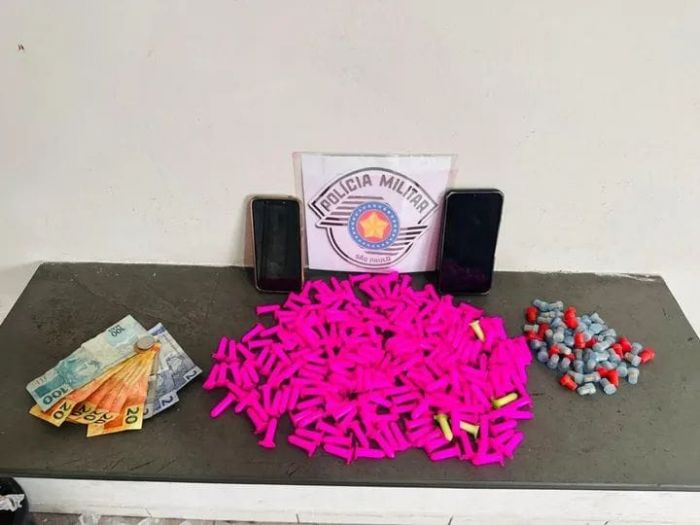 Dupla Investigada por Suspeita de Tráfico de Drogas em Guaratinguetá Após Denúncia